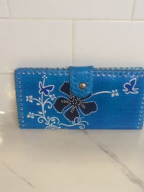 Vintage 80s Blue REAL LEATHER Floral Wallet Clutch with Snap Closure